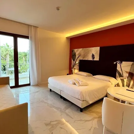 Alpha Hotel 4*