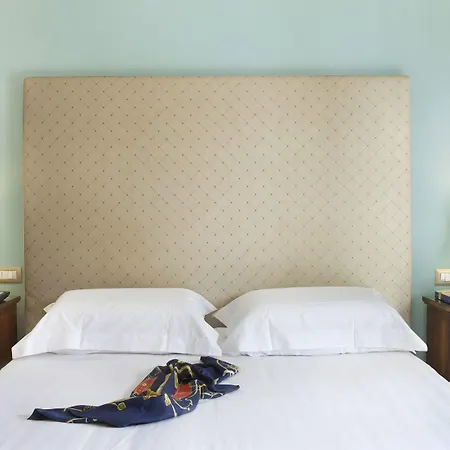 Alpha Hotel 4*