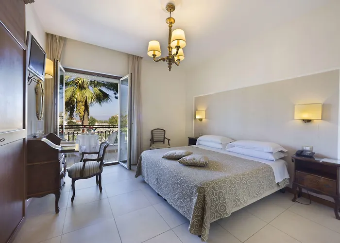 Отель Alpha Сант'Анджелло