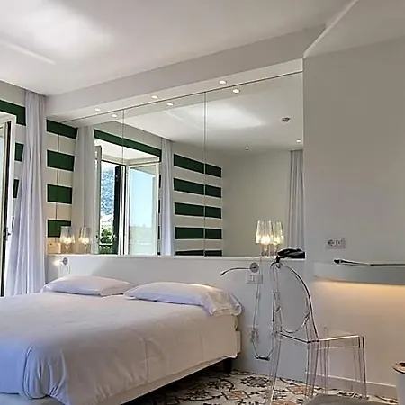 Alpha Hotell