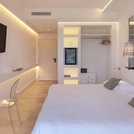 Alpha Hotel