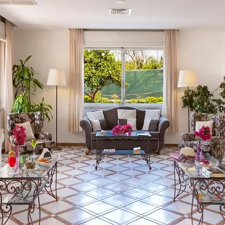 Alpha Hotel 4*